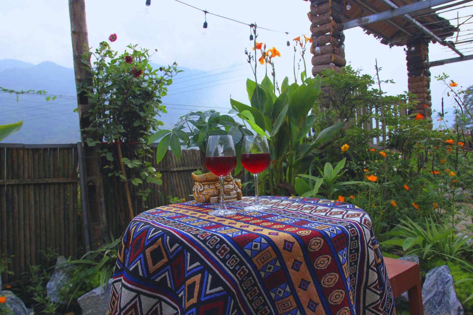 Surelee House And Trekking Hotell Sapa Exteriör bild